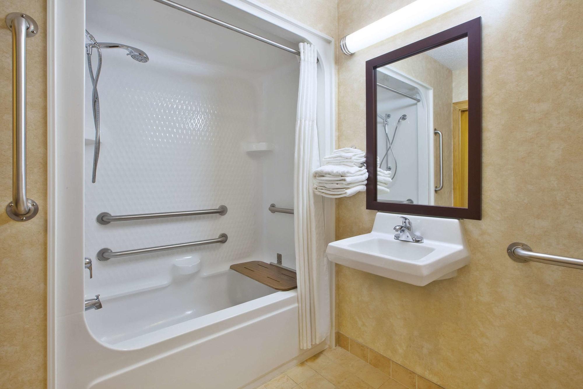 Quality Inn Marshall Near I-69 Экстерьер фото