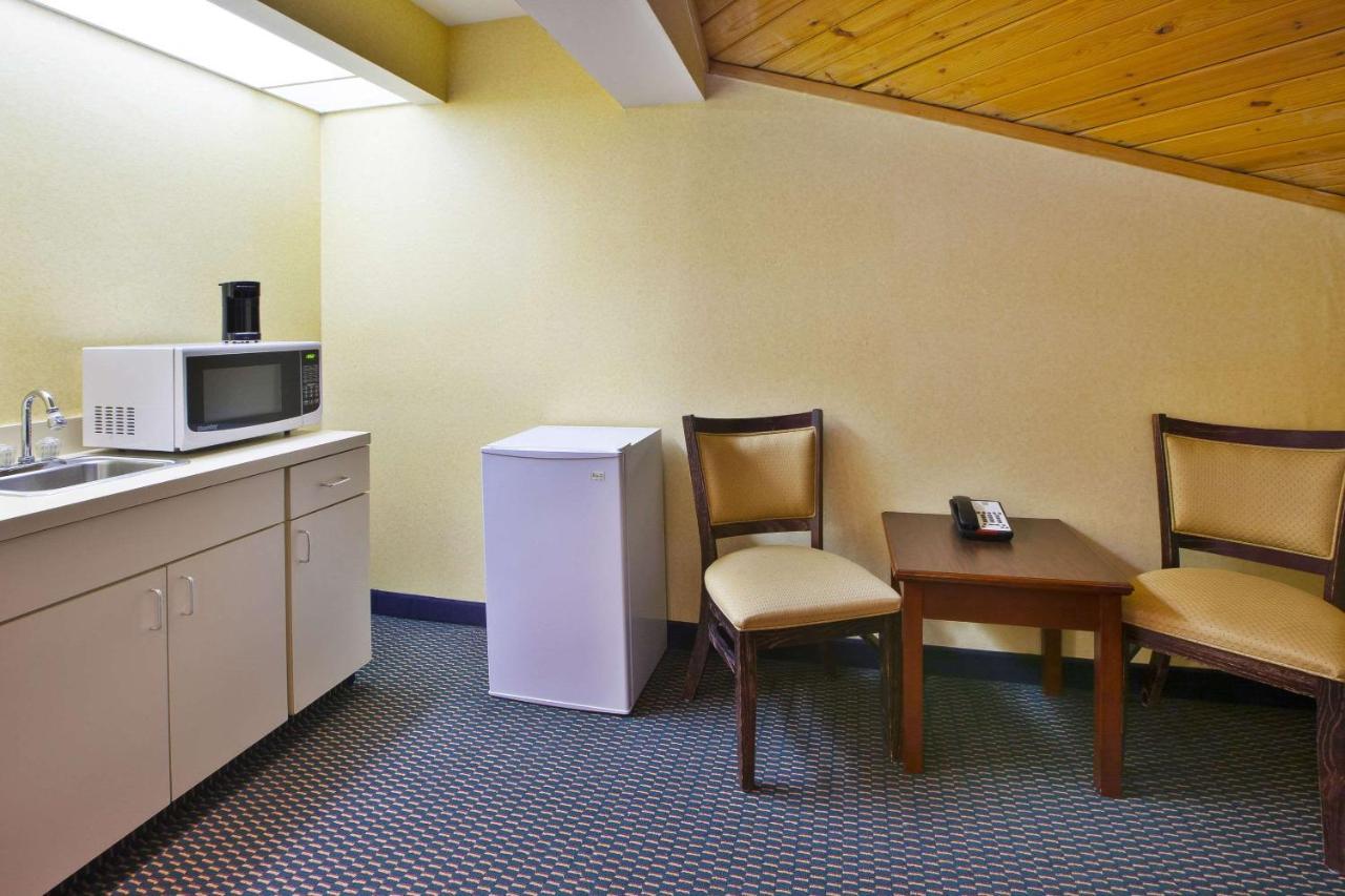 Quality Inn Marshall Near I-69 Экстерьер фото