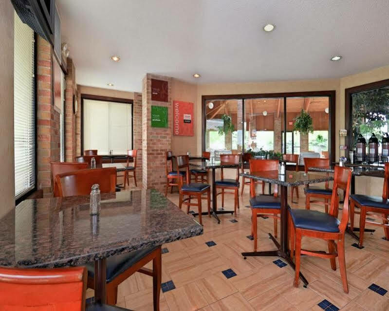Quality Inn Marshall Near I-69 Экстерьер фото